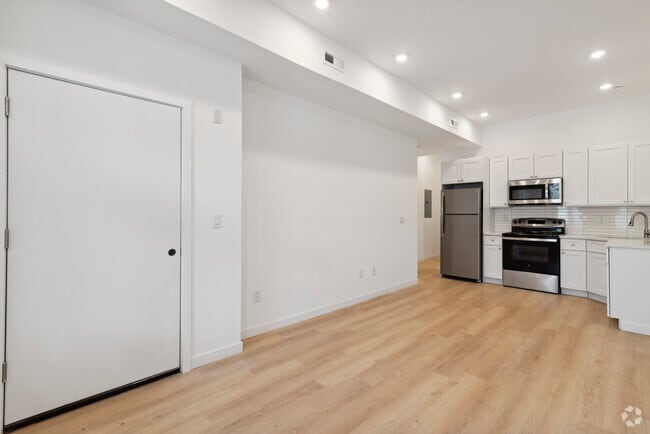 Building Photo - 5102 Arch St Unit 3 Rental