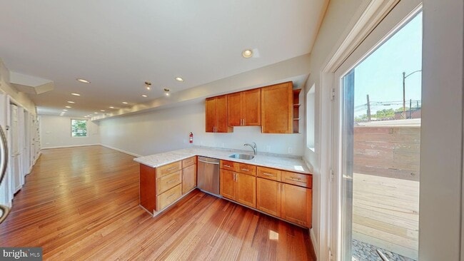 Photo - 1617 C St SE
