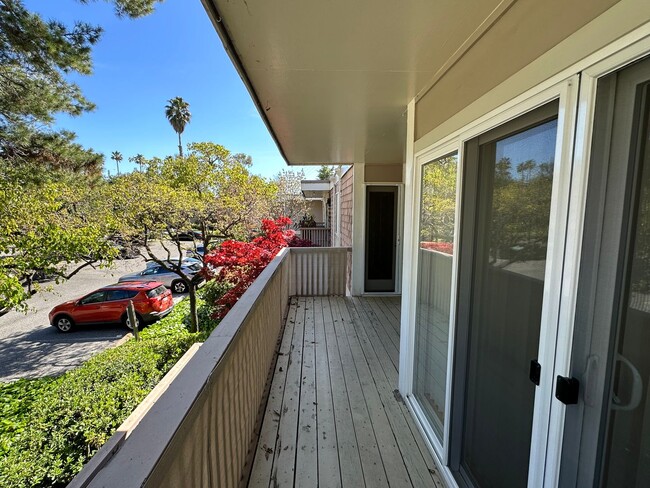 Beautiful remodeled 2 bedroom and 1 bath c... - Beautiful remodeled 2 bedroom and 1 bath c... House