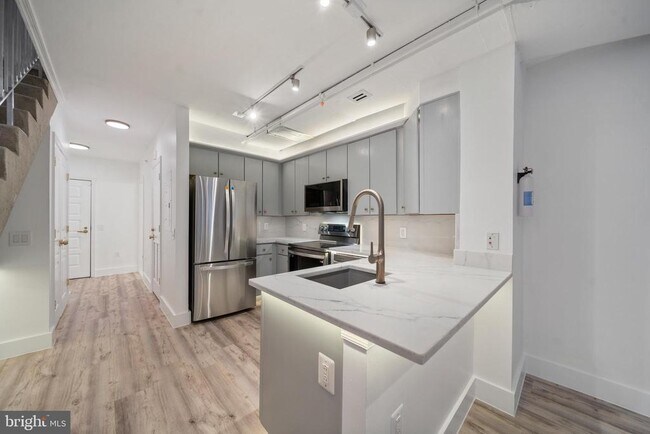 Photo - 616 E St NW Unit 856