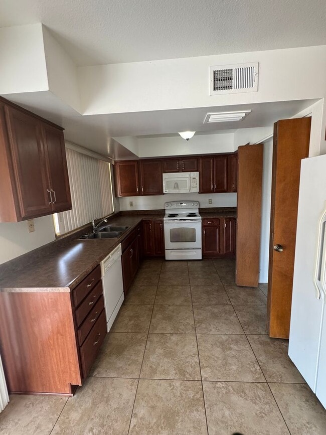 Photo - Spacious 3BR/2BA Home in Prime Tempe Locat...