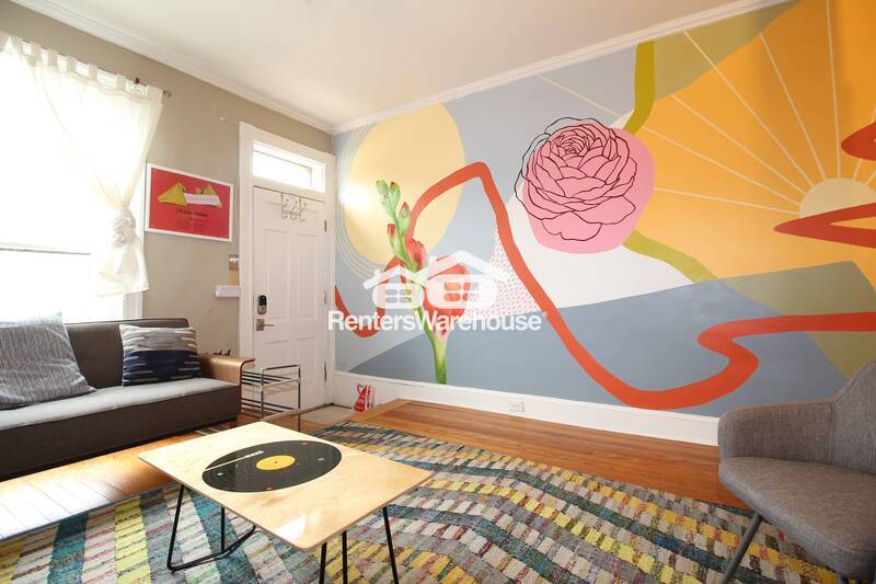 Photo - 305 W 31st St
