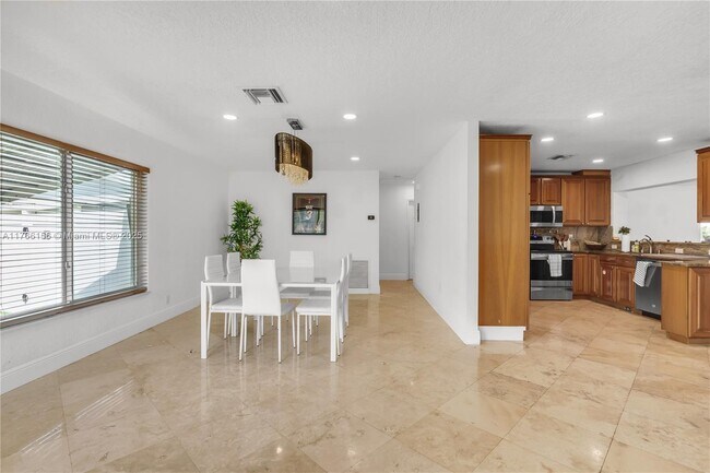 2424 NE 18th Ave