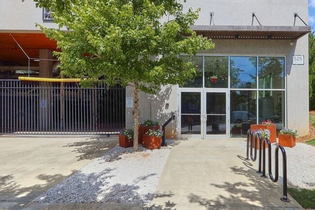 Photo - 525 Parkway Dr NE