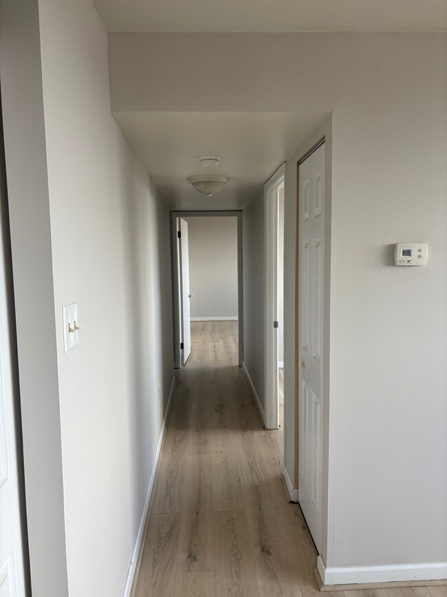 Connecting Hallway - 220 Linden St Unit 807