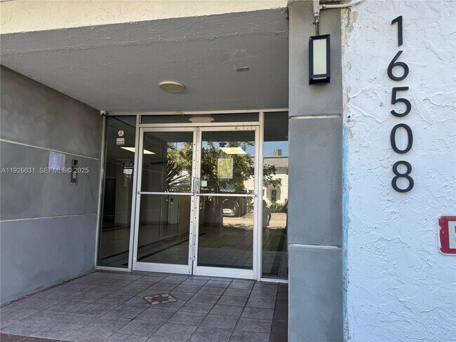 Building Photo - 16508 NE 26th Ave Unit 201