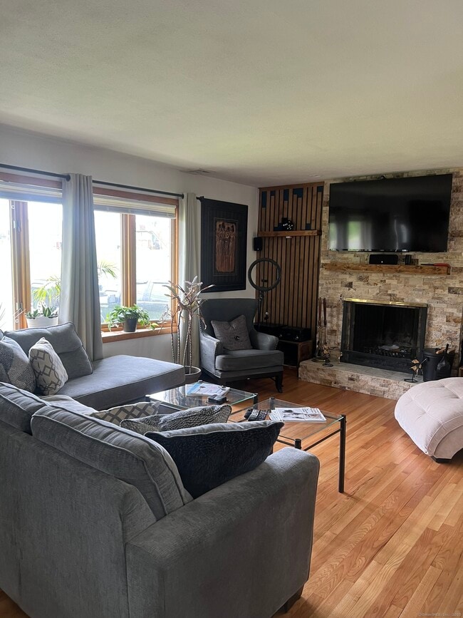 Photo - 323 Shingle Hill Rd