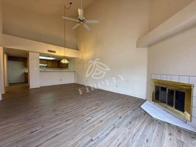 Photo - 1111 W Summit Pl