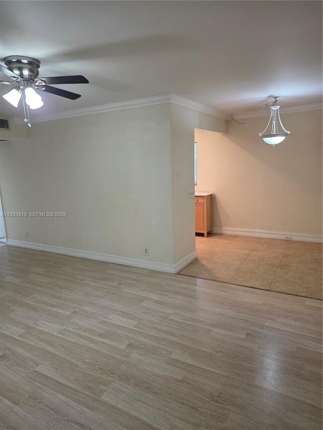 Building Photo - 200 SW 132nd Way Unit 310L