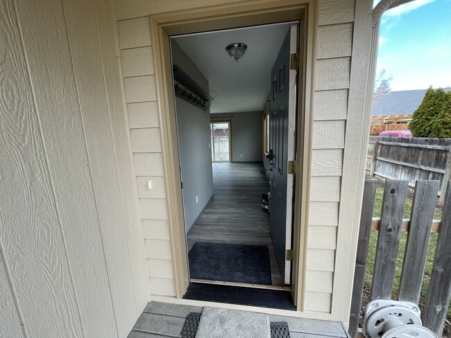 Photo - 145-MHH1145 N Tamarack St