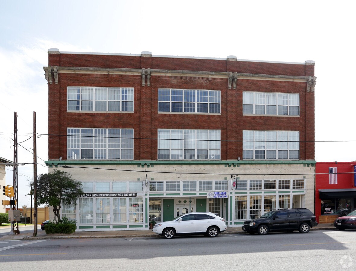 Photo - Travis Lofts
