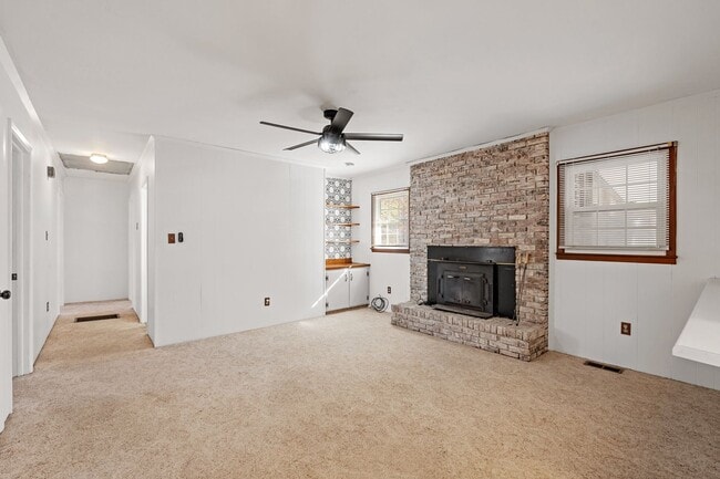 Photo - Charming 3 Bedrooms, 1.5 Bath Ranch Home Minutes From Lake Cooley