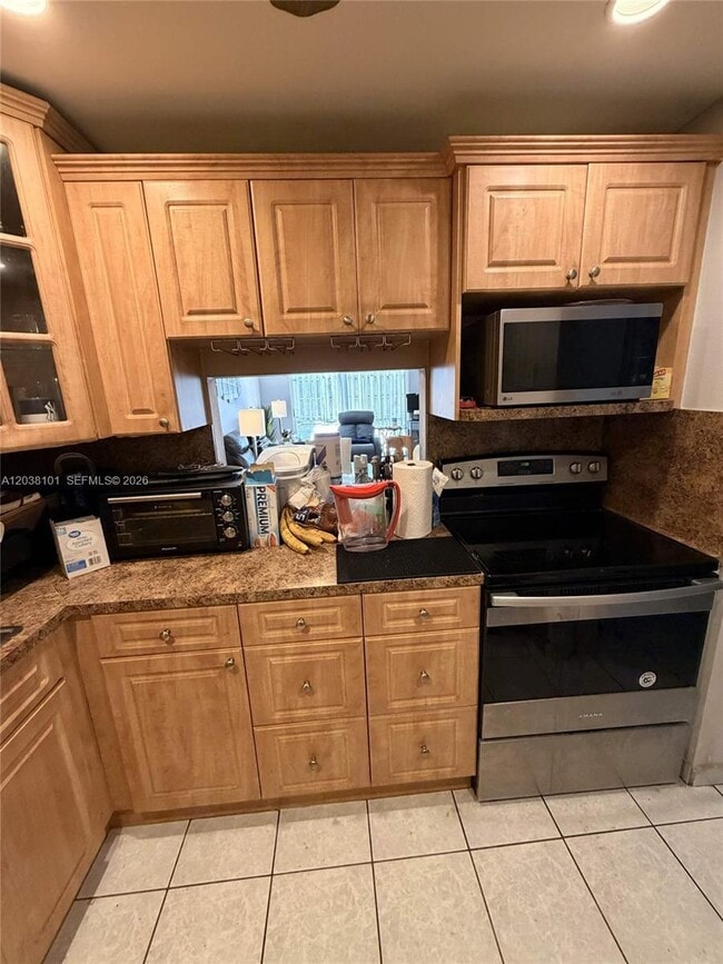 Building Photo - 9974 SW 88th St Unit 1011