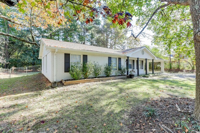 Photo - 1755 Strawvalley Road