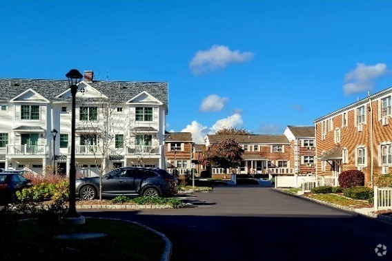 Building Photo - Colonial Village Apartments and Townhomes