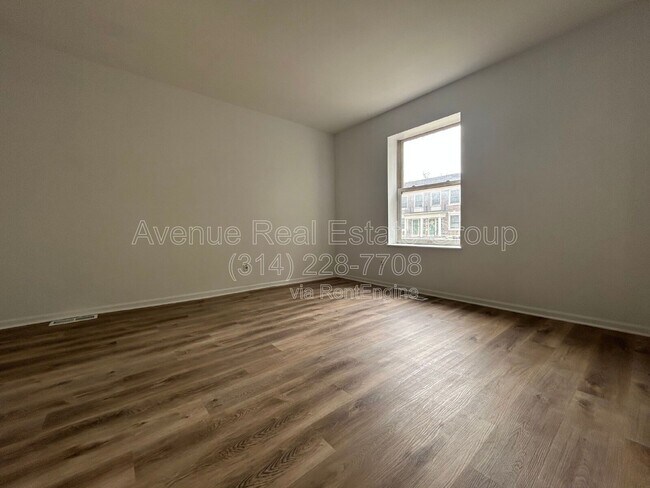 Photo - 3831 Blaine Ave