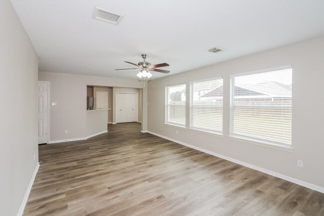 Photo - 6207 Winter Oak St