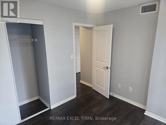 Photo - 400 Adelaide St E Unité 1715