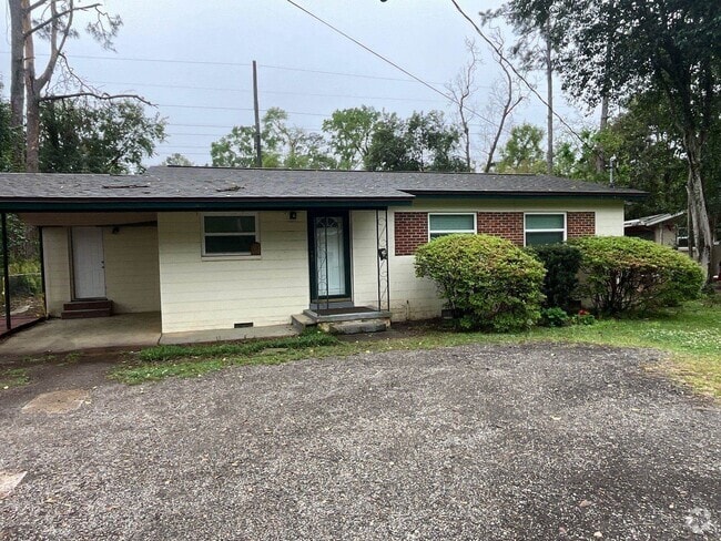 Building Photo - 1641 Airport Dr Rental