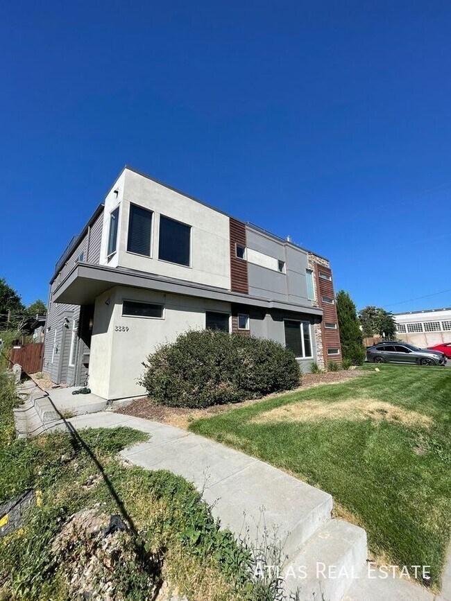 Photo - 3359 Mariposa St