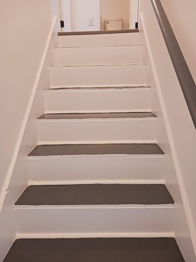 Photo - Two storey 2 Bed Townhouse in great N Chas...