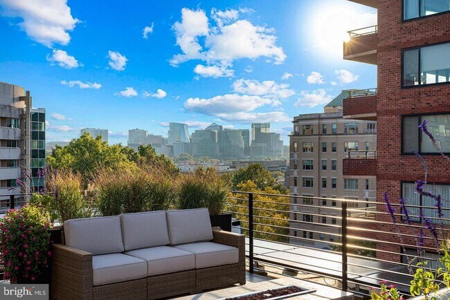 Photo - 2525 Pennsylvania Ave NW Unidad 303