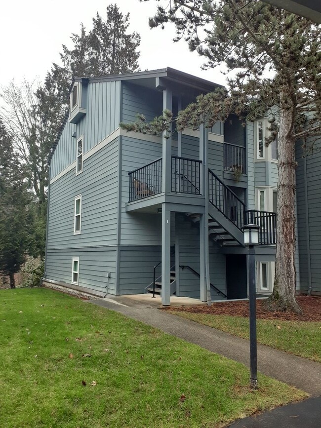 Building Photo - Kirkland Place Condominium