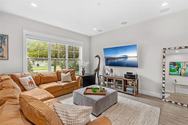 Photo - 1275 Michigan Ave