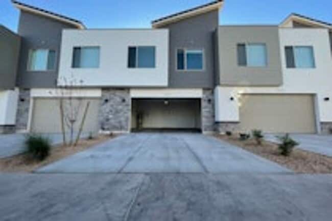 Photo - Stunning 3-Bedroom Home in St. George – $2,650/month (Beautiful Views!)