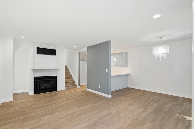 Building Photo - 906 La Barbera Dr