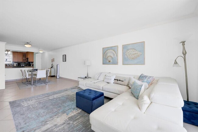 Photo - 1051 Hillsboro Mile Unit 206E