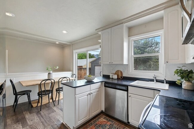 Photo - 1980 Downington Ave S