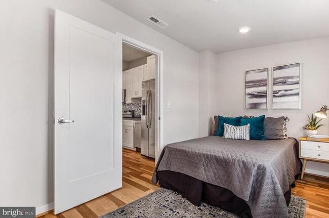 Building Photo - 1247 Penn St NE Unit Apt 1