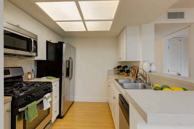 Photo - Metro Art West Hollywood Luxury Living