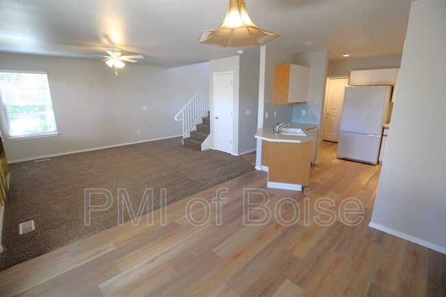 Photo - 5801 N Cobbler Ln