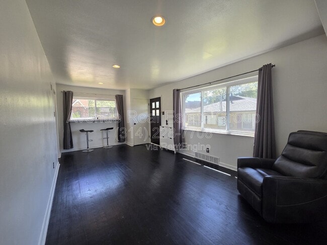 Photo - 1115 Backer St