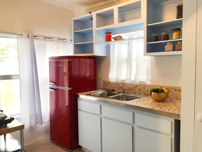 Building Photo - 2456 N Orchard Ave Unit Studio