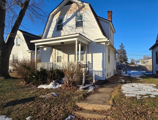 Building Photo - 3905 18th Ave