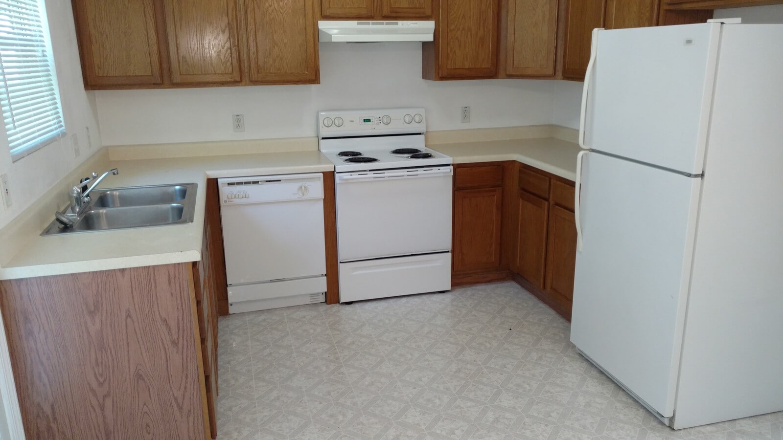 Kitchen - 539 Ponderosa Ave