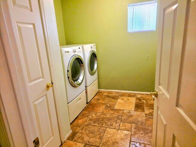 Photo - 4 Bed 2.5 Bath: 42nd St & Shea