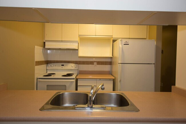 Photo - Lakeshore Apartments