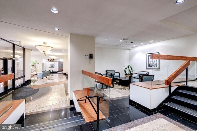 Photo - 203 Yoakum Pkwy Unit 821