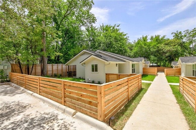 Photo - 511 E 50th St Townhome