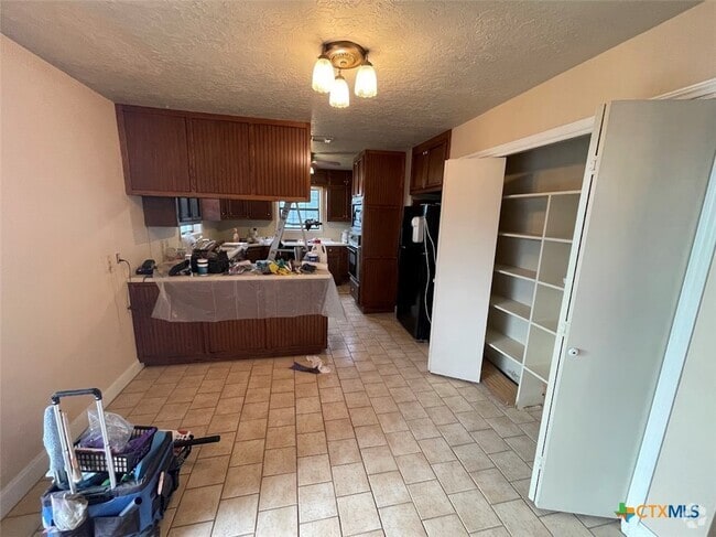 Building Photo - 406 Flintstone Dr Rental