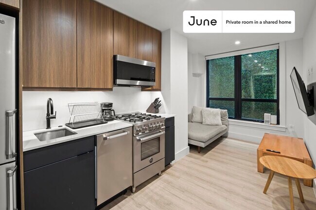 Room in Shared 4 bed/2 bath home in Dupont Circle
