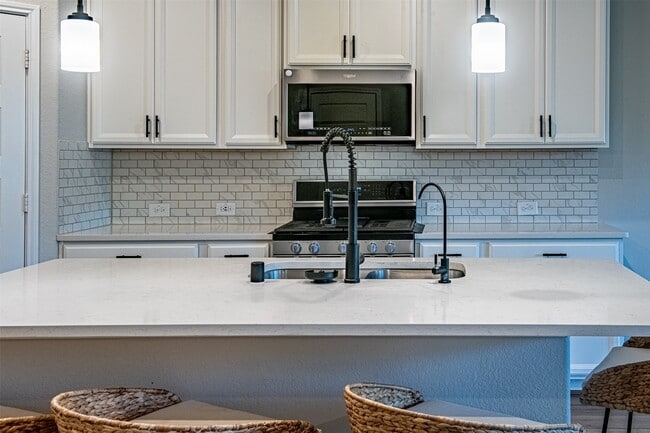 Photo - 16018 Oregon Oak Dr