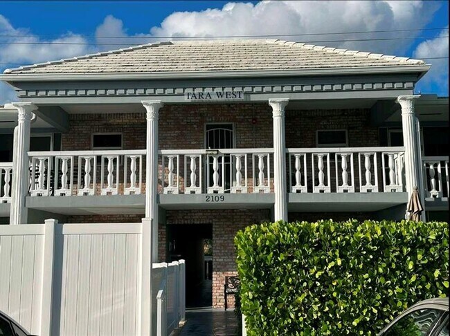 Photo - 2109 NE 68th St Unidad 207