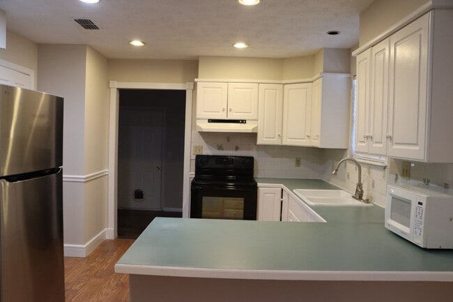 Photo - 3/2 Rental on a Roomy 1 Acre Lot!