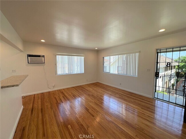 Photo - 415 N 2nd St