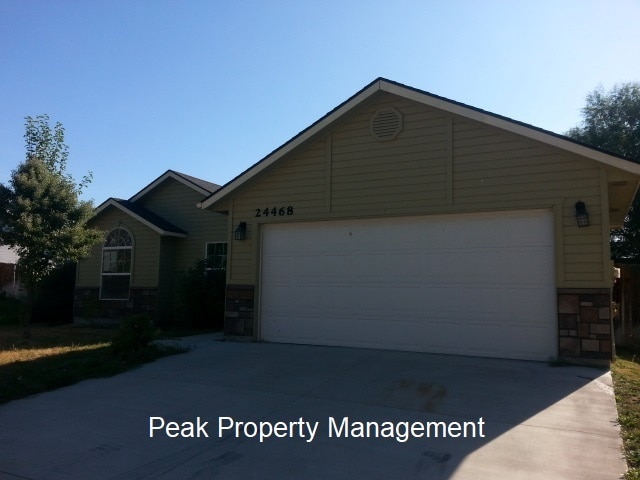 Building Photo - 24468 Chestnut Dr